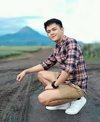 Ari* Her***, 34 Tahun