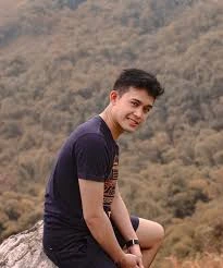 Hend** Fir**n 30 Tahun